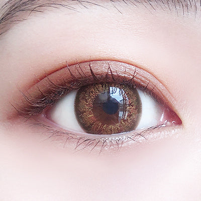 カラーコンタクトレンズ、AND MEE シャイン | 1monthを装用した状態の目のアップ画像