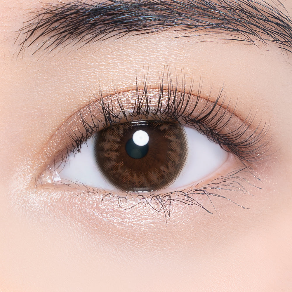 カラーコンタクトレンズ、VNTUS リアリー | 1dayを装用した状態の目のアップ画像
