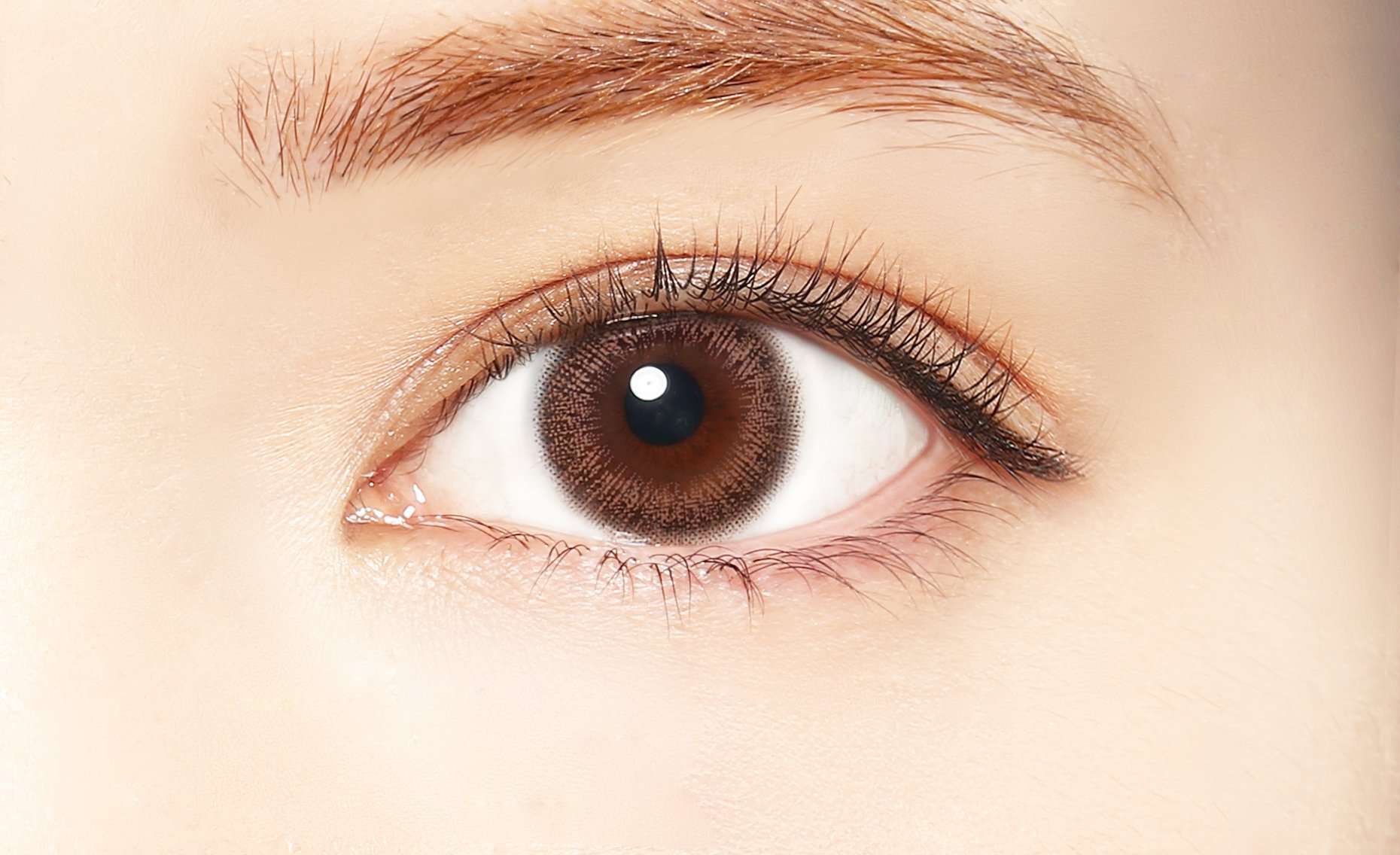 カラーコンタクトレンズ、LALISH レディロゼ | 1dayを装用した状態の目のアップ画像