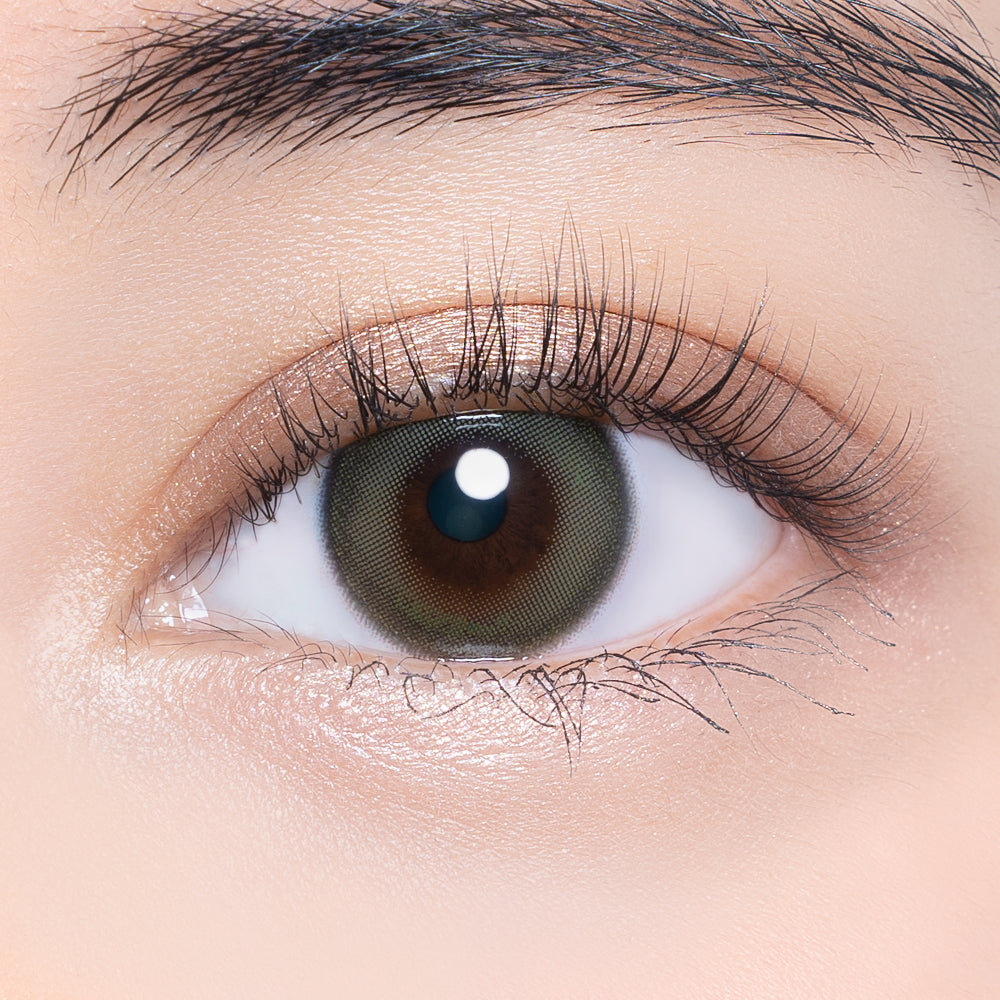 カラーコンタクトレンズ、VNTUS アンミックス | 1dayを装用した状態の目のアップ画像