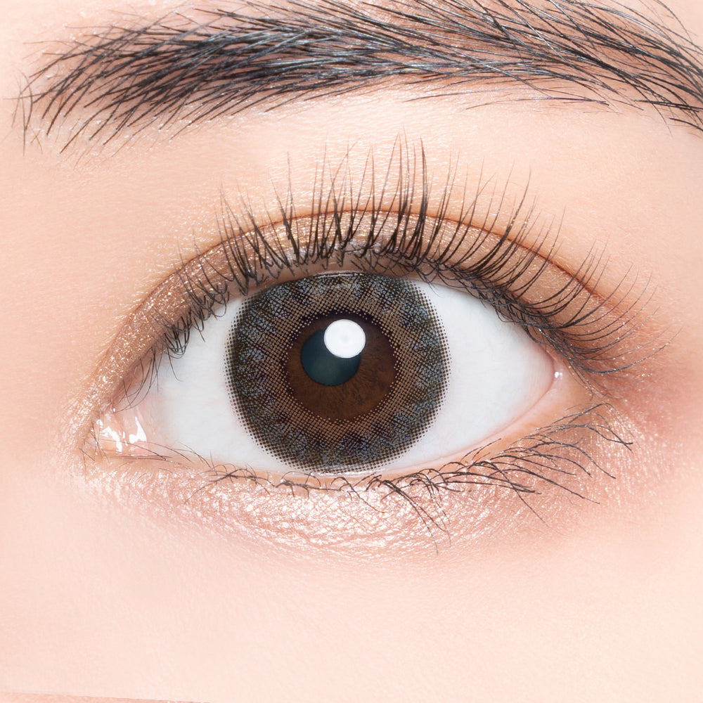 カラーコンタクトレンズ、AND MEE レイン | 1dayを装用した状態の目のアップ画像