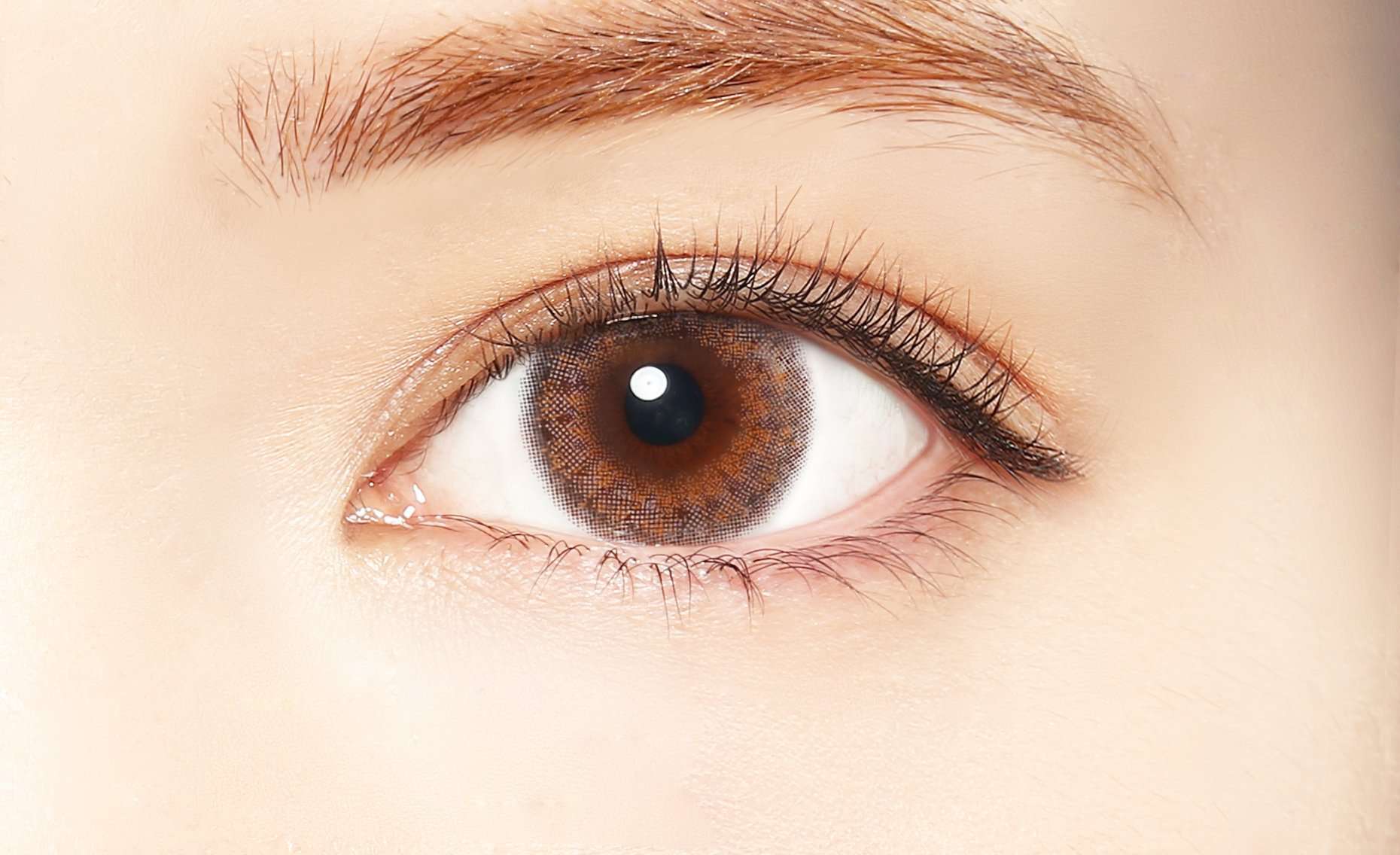 カラーコンタクトレンズ、LALISH ルースミラージュ | 1dayを装用した状態の目のアップ画像