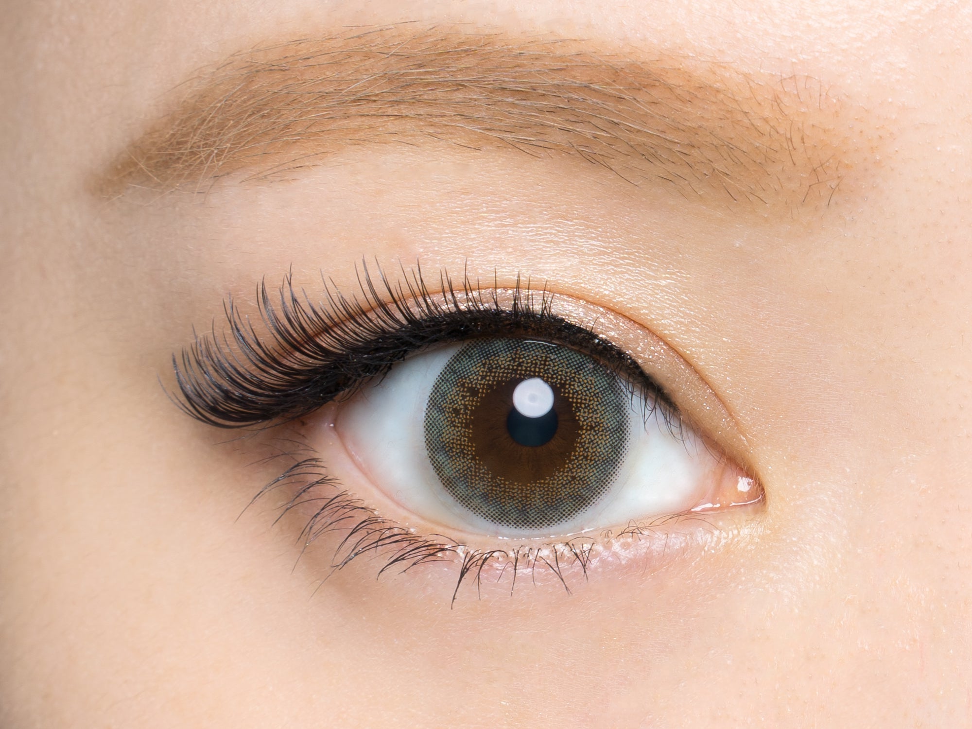 カラーコンタクトレンズ、CRUUM リーフ | 1dayを装用した状態の目のアップ画像