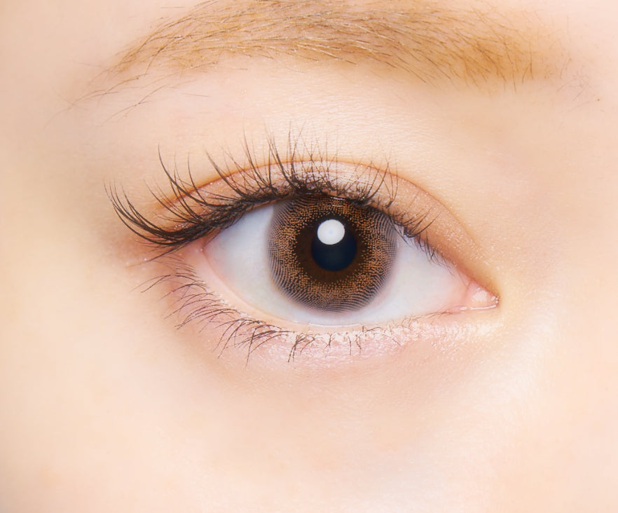 カラーコンタクトレンズ、CRUUM ピンクホリック | 1dayを装用した状態の目のアップ画像