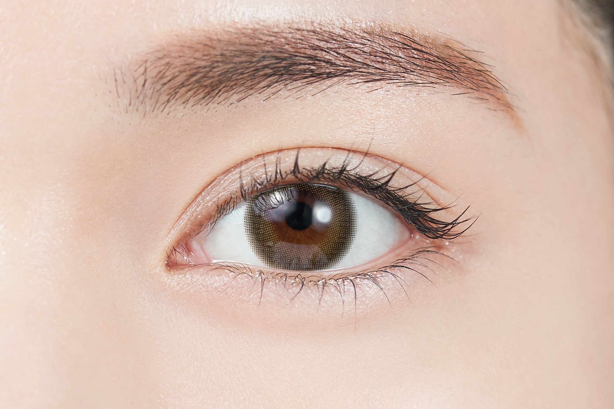 カラーコンタクトレンズ、TOPARDS ツイントパーズ | 1dayを装用した状態の目のアップ画像