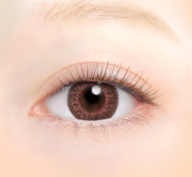 カラーコンタクトレンズ、EYEGENIC シマーショコラ | 1monthを装用した状態の目のアップ画像