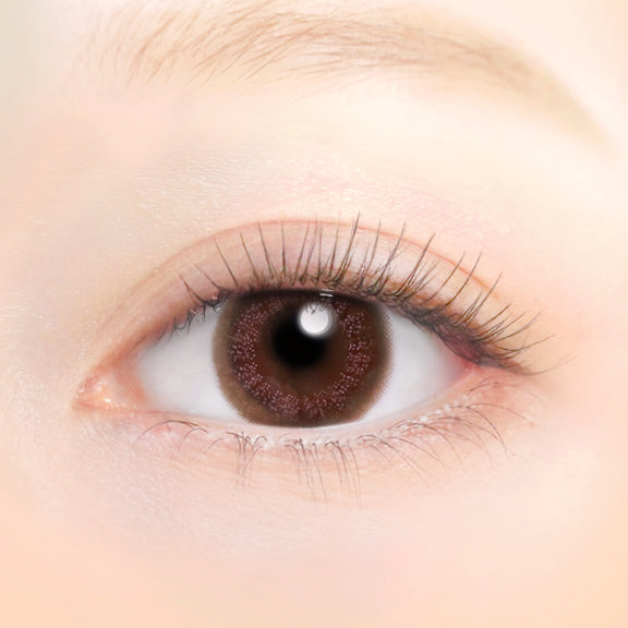 カラーコンタクトレンズ、EYEGENIC スフレコーラル | 1monthを装用した状態の目のアップ画像