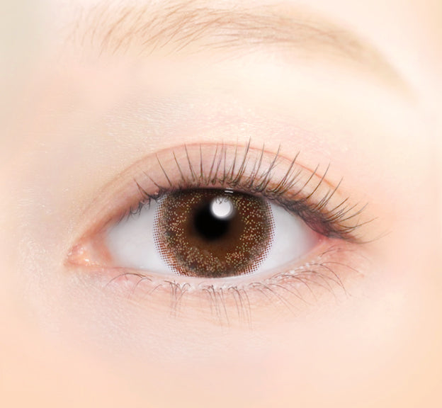 カラーコンタクトレンズ、EYEGENIC セピアミスト | 1monthを装用した状態の目のアップ画像