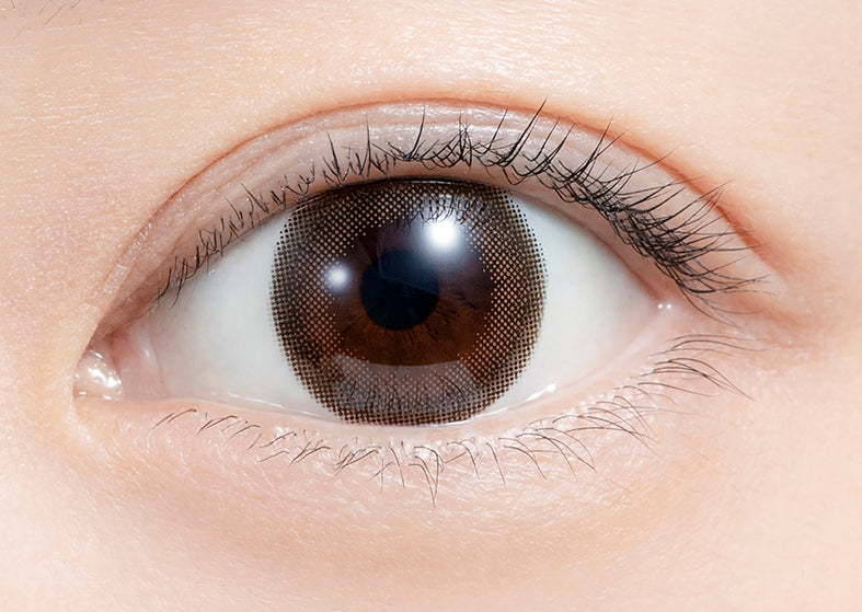 カラーコンタクトレンズ、feliamo カプチーノ | 1dayを装用した状態の目のアップ画像