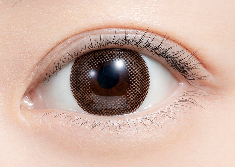 カラーコンタクトレンズ、feliamo エスプレッソ | 1dayを装用した状態の目のアップ画像