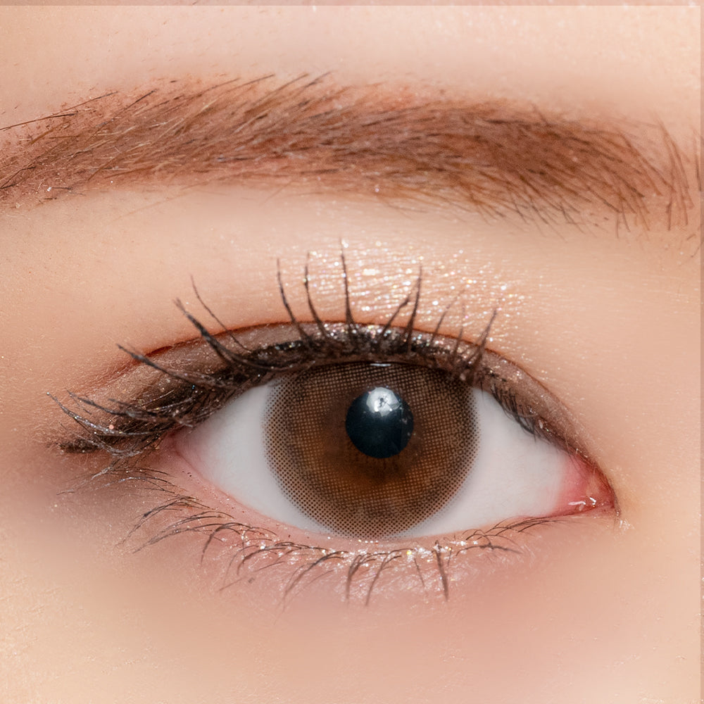 カラーコンタクトレンズ、Lemieu くるみぽっち | 1dayを装用した状態の目のアップ画像