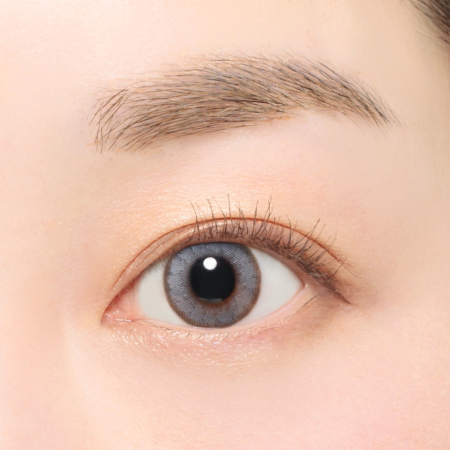 カラーコンタクトレンズ、Luna Natural アクア BLB | 1dayを装用した状態の目のアップ画像