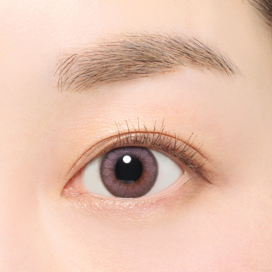 カラーコンタクトレンズ、Luna Natural ピーチ BLB | 1dayを装用した状態の目のアップ画像