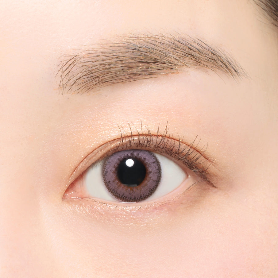 カラーコンタクトレンズ、Luna Natural ピーチ | 1monthを装用した状態の目のアップ画像