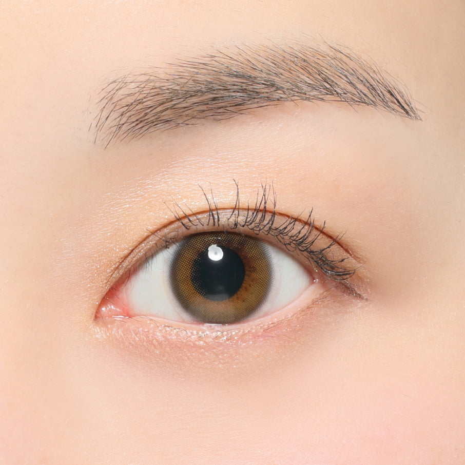 カラーコンタクトレンズ、ReVIA ラスタージェム | 1dayを装用した状態の目のアップ画像