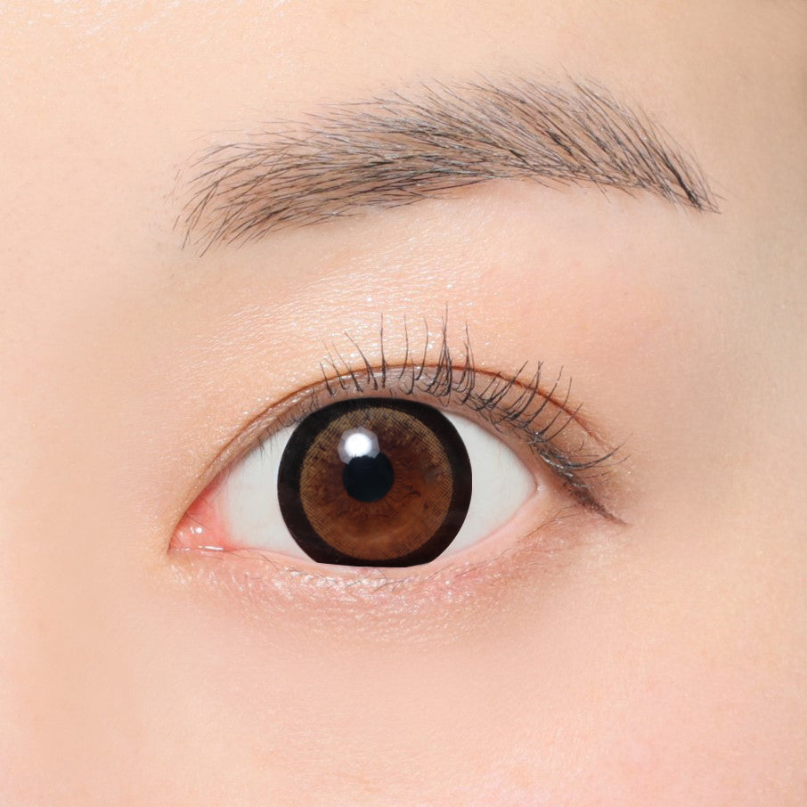 カラーコンタクトレンズ、secret candymagic No.3 ブラウン | 1monthを装用した状態の目のアップ画像