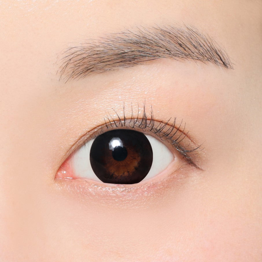 カラーコンタクトレンズ、secret candymagic No.5 ブラック | 1monthを装用した状態の目のアップ画像