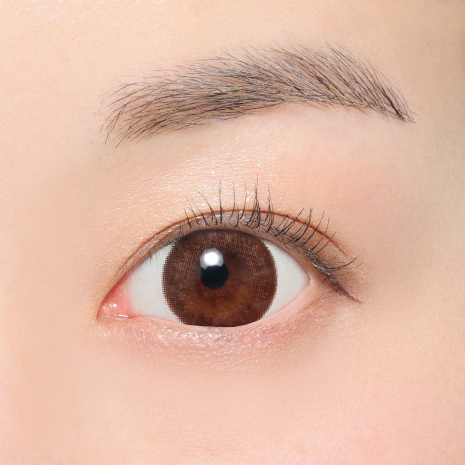 カラーコンタクトレンズ、secret candymagic セピア | 1monthを装用した状態の目のアップ画像