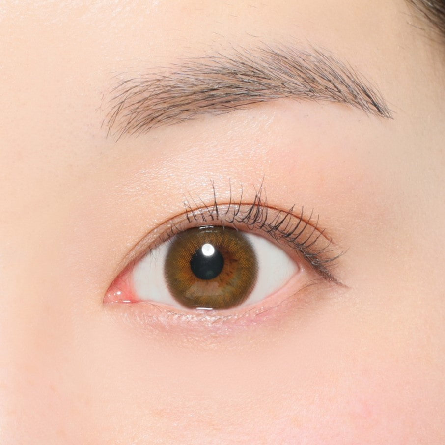 カラーコンタクトレンズ、Victoria シルキーヴェール | 1dayを装用した状態の目のアップ画像