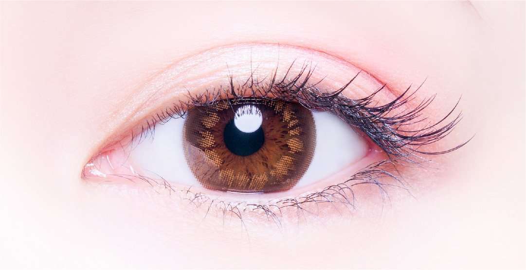 カラーコンタクトレンズ、PienAge No.105 ファンシー | 1dayを装用した状態の目のアップ画像