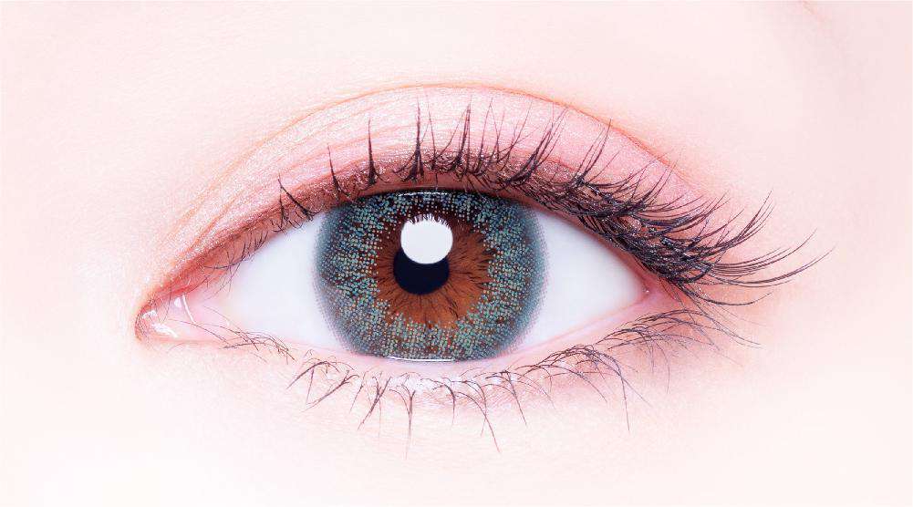 カラーコンタクトレンズ、PienAge No.108 ムーニー | 1dayを装用した状態の目のアップ画像