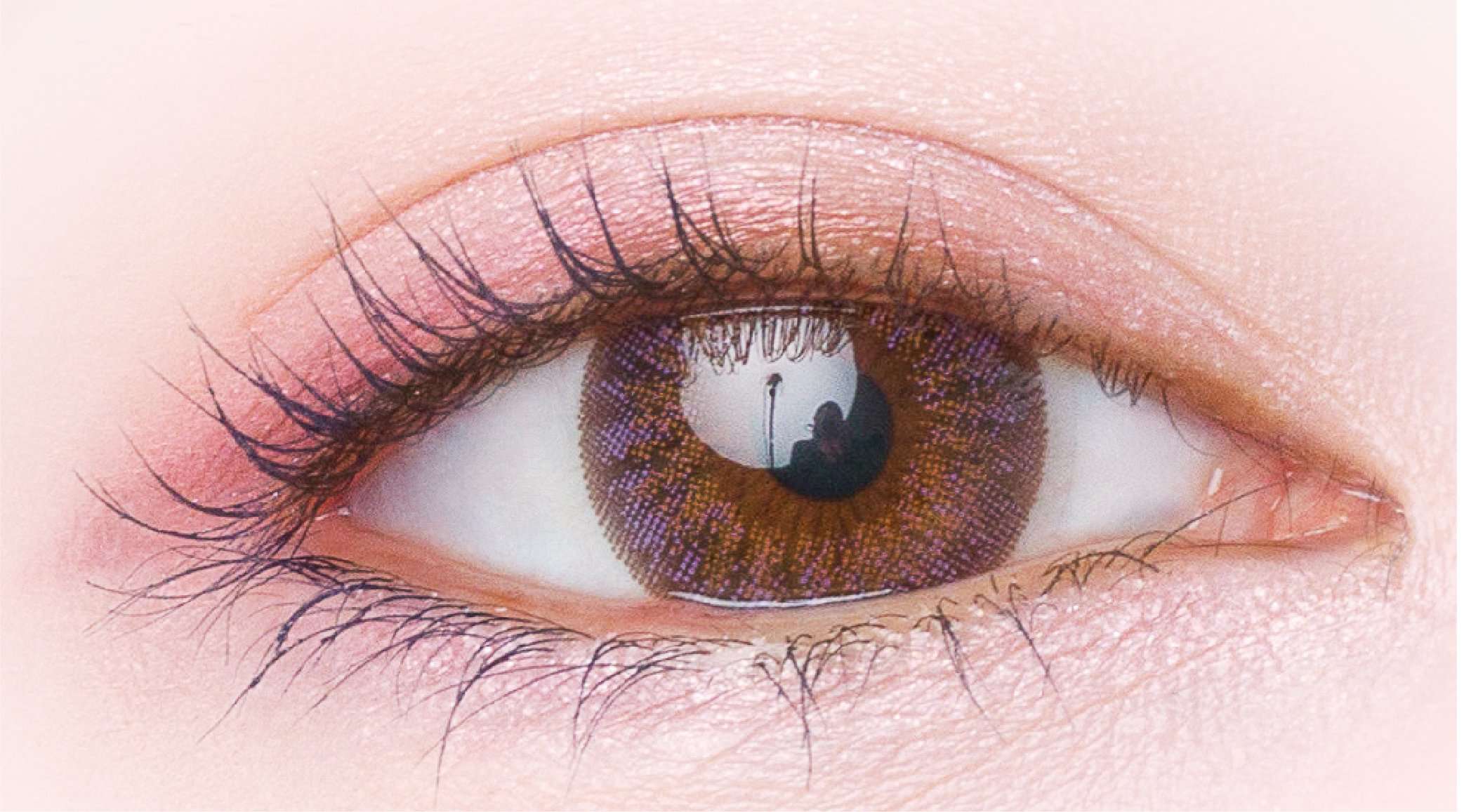 カラーコンタクトレンズ、PienAge ミミアメジスト | 1dayを装用した状態の目のアップ画像