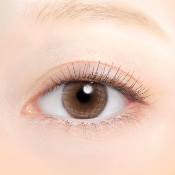 カラーコンタクトレンズ、EYEGENIC ディアベイビー | 1monthを装用した状態の目のアップ画像